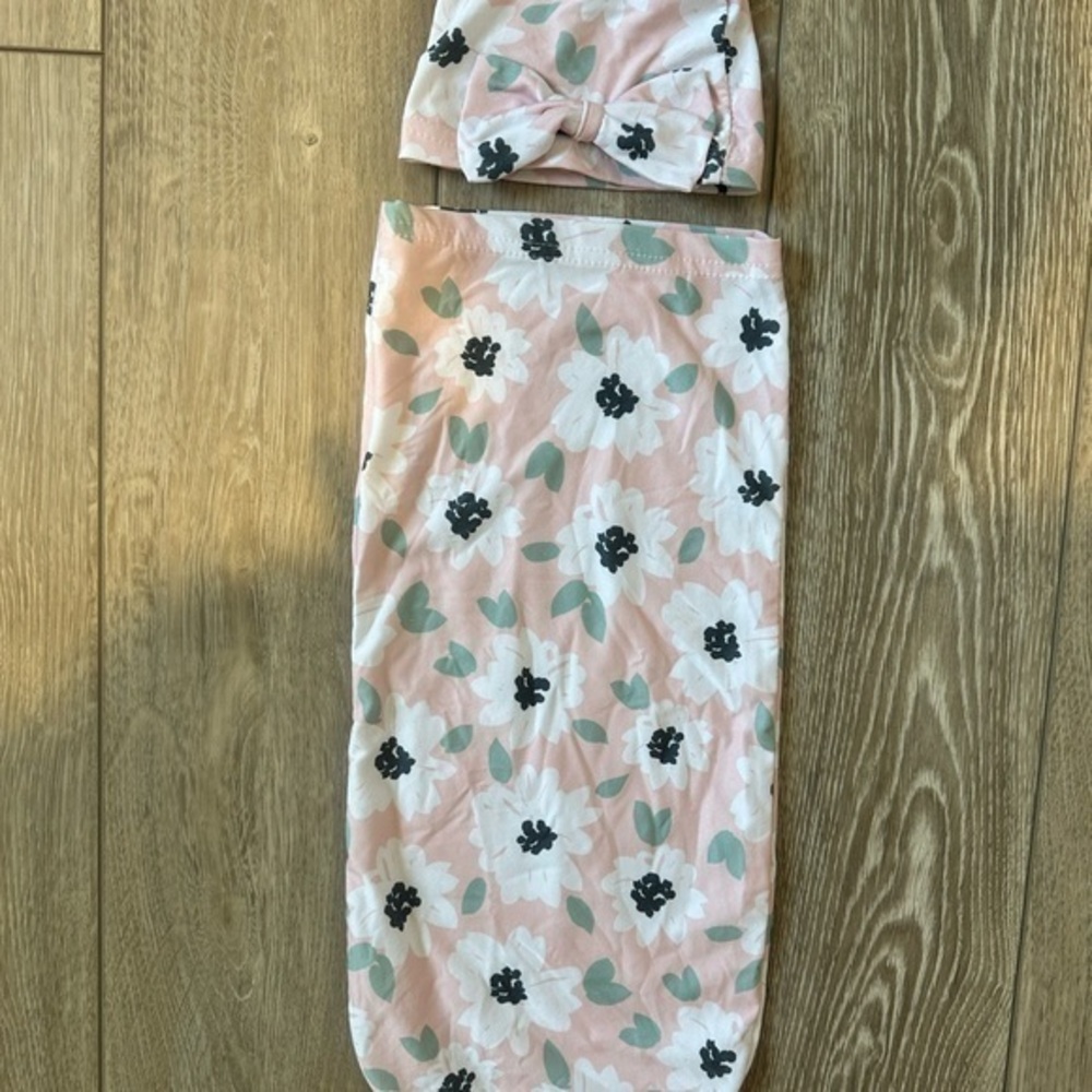 Itzy Ritzy Floral Baby Swaddle and Hat Set NWOT